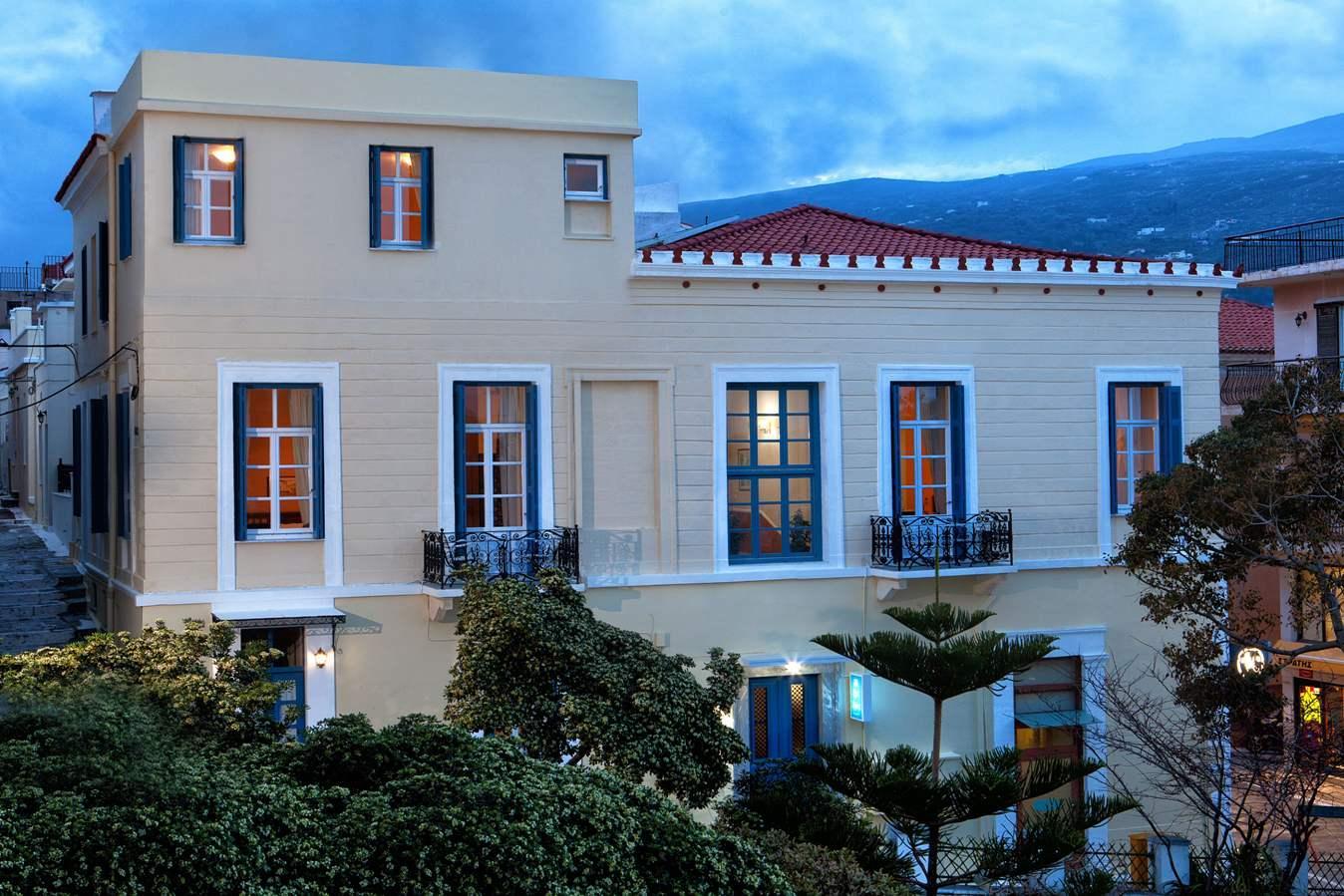 Egli Hotel Ándros Екстериор снимка